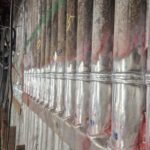 Spawanie ściany rurowej kotła podczas prac naprawczych na obiekcie przemysłowym – PRO-Welding Industry Services