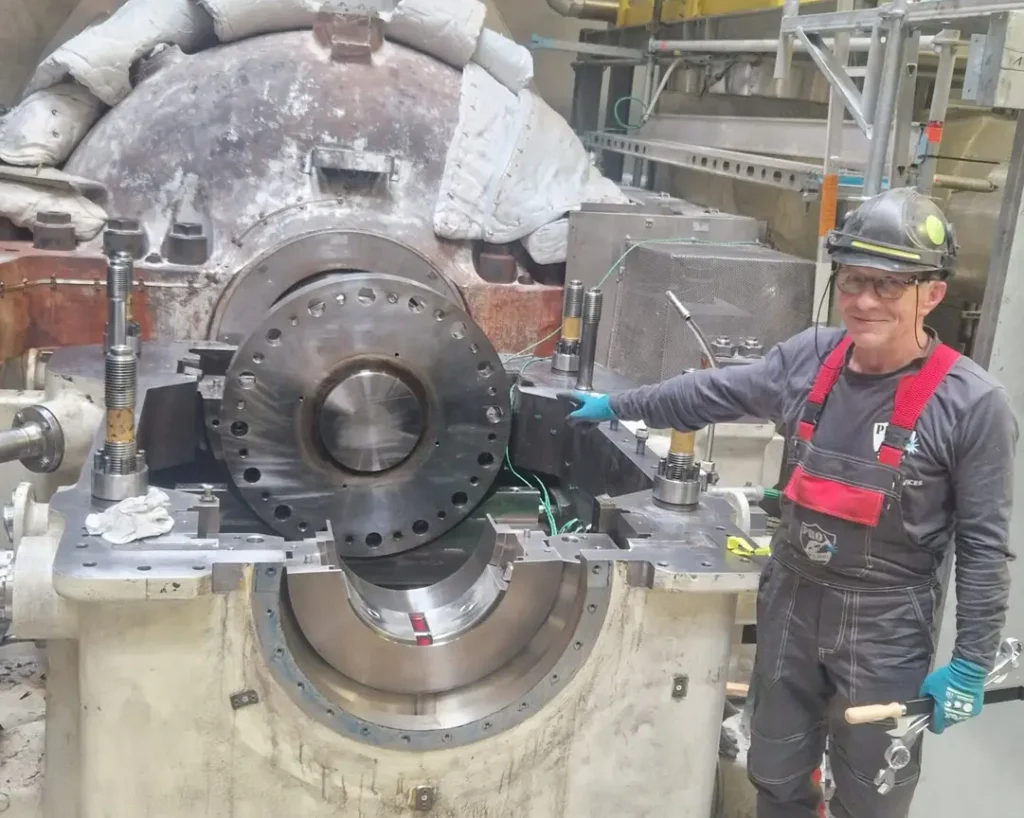Umfassende Demontage und Modernisierung eines Generators in Österreich