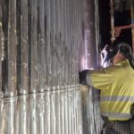 Prace spawalnicze na ścianie rurowej kotła podczas realizacji instalacji przemysłowej – PRO-Welding Industry Services