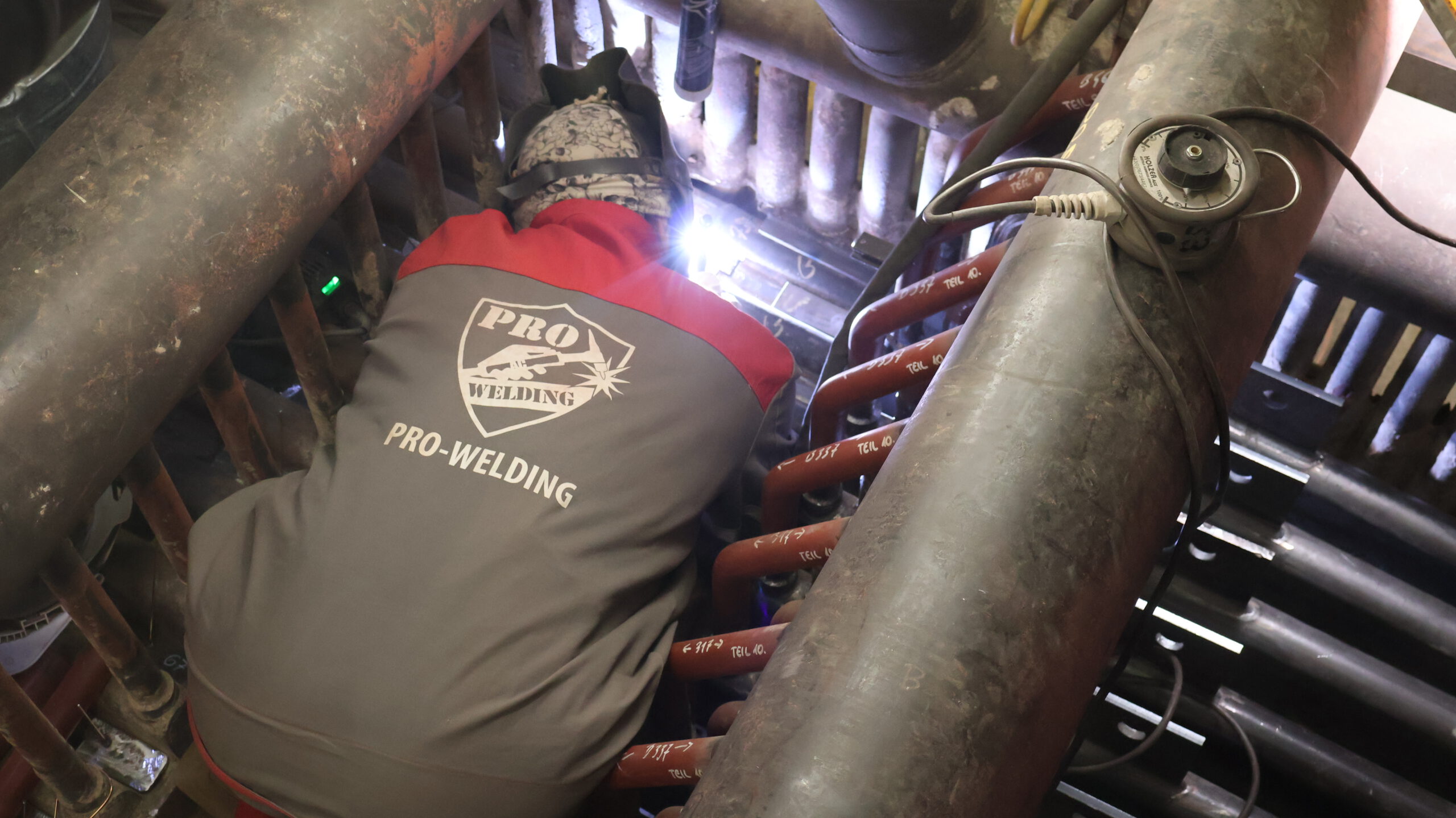 welders work in restricted spaces