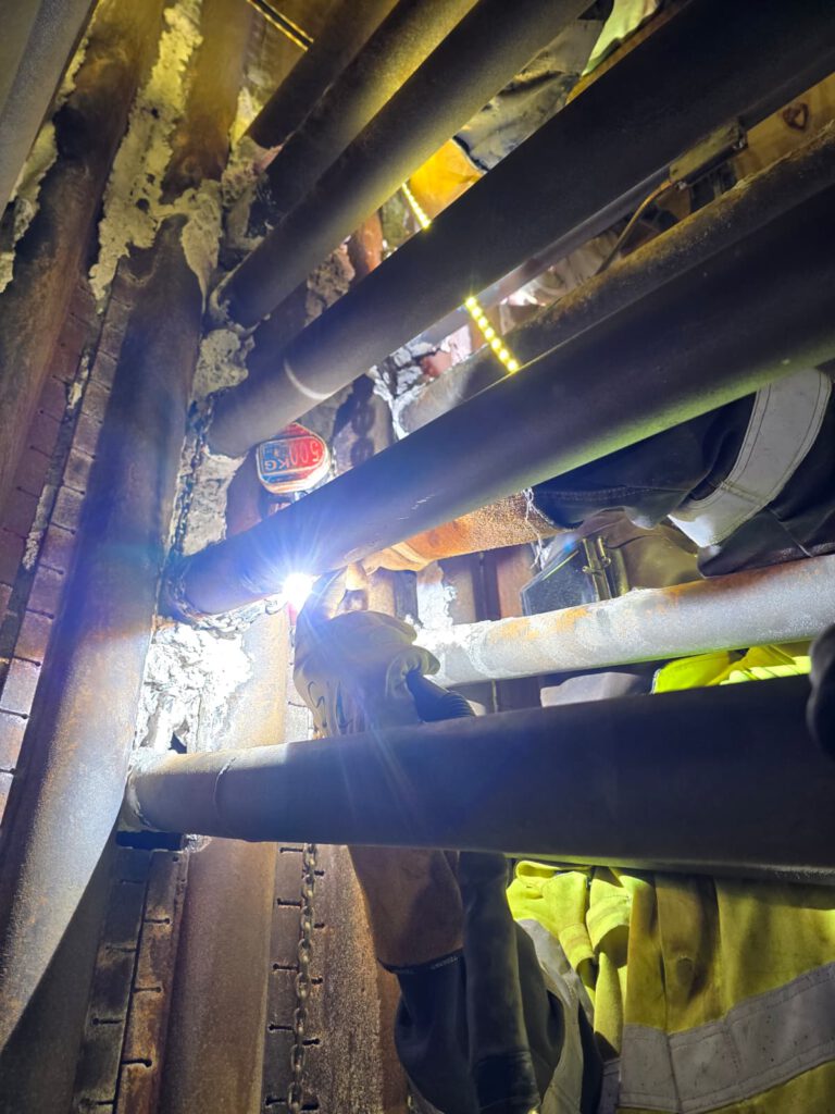 spawanie kotła sodowego w papierni, spawanie w ograniczonej przestrzeni roboczej